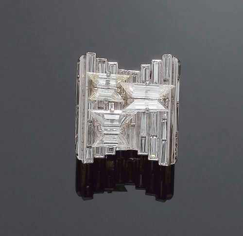 DIAMOND RING, circa 1950. Yellow and white ca. 500. Front decorated with lines of baguettes (1 missing) totalling ca. 1.50 ct, further enhanced with 6 oblique applied diamond trapezes totalling ca. 1.50 ct. Size ca. 51.