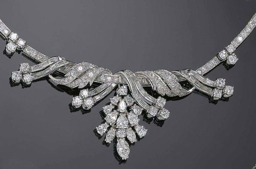 DIAMOND NECKLACE, ca. 1950. Platinum. Classic-elegant necklace, the  top is decorated with stylized floral and leaf motifs. The necklace is completely set with 213 brilliant-cut diamonds and octagonal diamonds and 28 diamond baguettes totalling ca 11.60 ct. L ca. 41 cm.