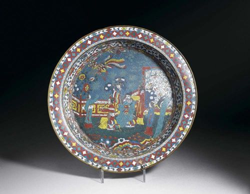 CLOISONNÉ DISH depicting a garden scene with a couple playing the flute, a dancer, three servants and a bird of paradise comes flying by. China, 2nd half of the 16th century, D 39 cm. Slightly restored, minor damage. Berti Aschmann Collection.