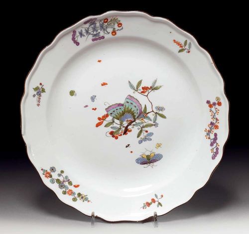PLATE WITH BUTTERFLY DECORATION, Meissen, circa 1740.'Alter Ausschnitt'. Painted in Famille Verte style with brown edging line. Underglaze blue sword mark, impressed number 21. D 25.8cm. Minor rubbing, iron red partly retouched. Provenance: from a private collection, Solothurn