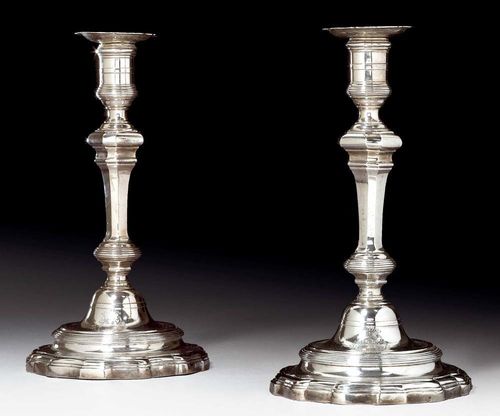 PAAR KERZENSTÖCKE. Wohl Paris 1732-38.