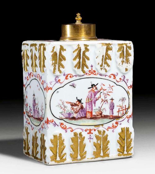 TEEDOSE MIT CHINOISERIEN, Meissen um 1730-35.