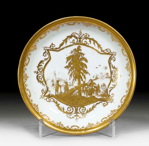 UNTERSCHALE MIT RADIERTER GOLDLANDSCHAFT, Meissen, um 1725.