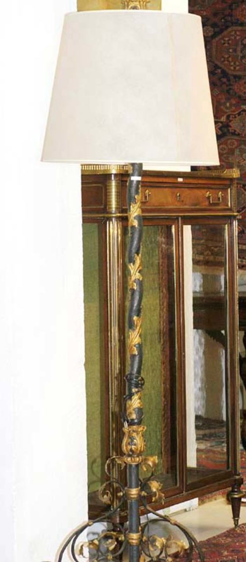 FLOOR LAMP,Baroque, Italy, 18th century. Wood with remains of original painting and wrought iron. Light beige lamp shade. H 178 cm.