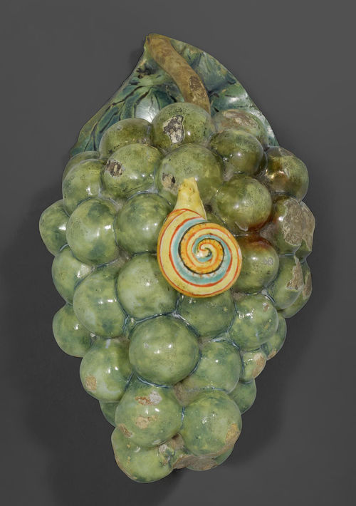 SHOWCASE DISH OF A BUNCH OF GRAPES,