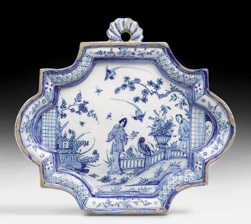PLAQUE WITH CHINOISERIE DECORATION,