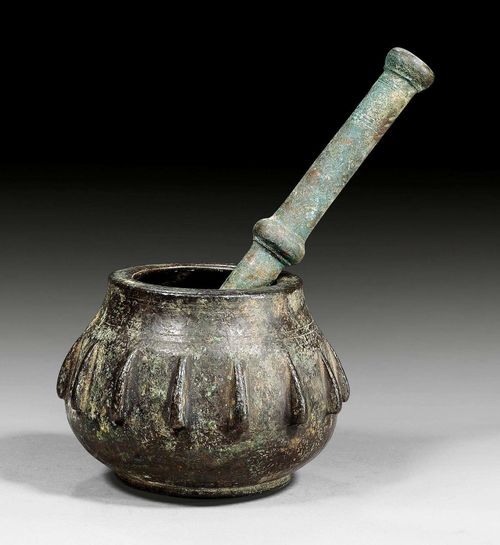 MORTAR WITH PESTLE,Baroque, Spain, 16th century. Bronze, partly corroded. Mortar D 12 cm, H 9.5 cm. Pestle L 21 cm.