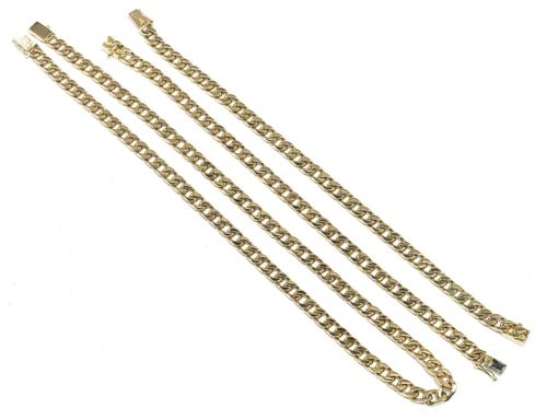 A FRENCH GOLD NECKLACE AND 2 BRACELETS. Yellow gold 750, 137g. A classic curb chain necklace with 2 matching bracelets, can be combined to form a sautoir. L 49.5 and 21,5 and 22 cm. Sold to benefit a charitable foundation