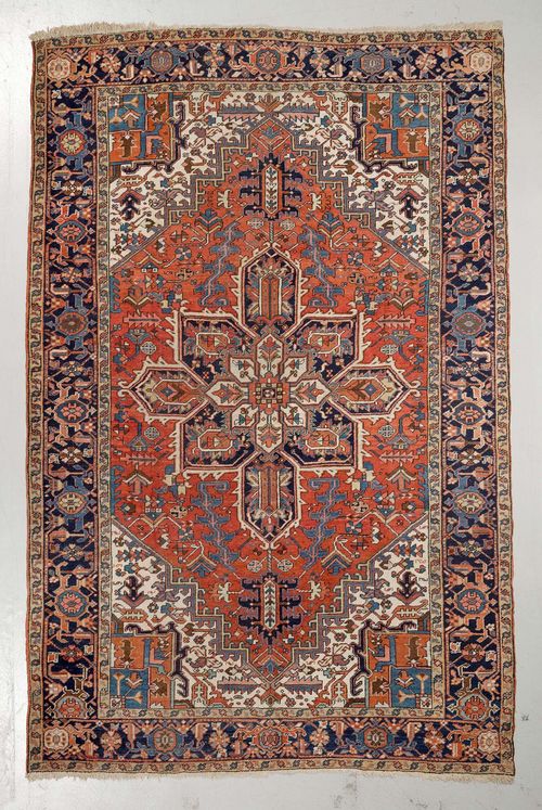 HERIZ antique.Red and white central field with a central medallion, typically patterned, black edging, signs of wear, 230x320 cm.