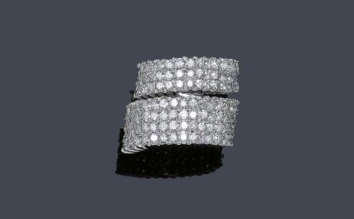 A DIAMOND RING. White gold 750. Paved with brilliant-cut diamonds of a total of 4.08 ct. Size ca. 56.