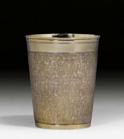 SILVER-GILT BEAKER,Mulhouse circa 1700. With maker's mark I.G. The wall chased with fish-skin decoration. H 9 cm. 129 g.