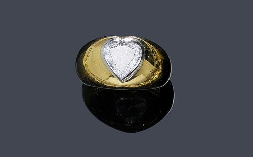 A DIAMOND AND GOLD RING, HEMMERLE. Yellow gold 750. Set with 1 diamond of ca. 1.70 ct ca. G/SI1-2. Signed Hemmerle. Size ca. 54.