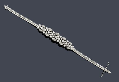DIAMOND BRACELET, ca. 1960. White gold 750, 27g. Classic-elegant curb link bracelet, the centre part additionally decorated with navette motifs and set throughout with 38 brilliant-cut diamonds and  70 single-cut diamonds weighing ca. 2.90 ct in total. L ca. 18 cm.