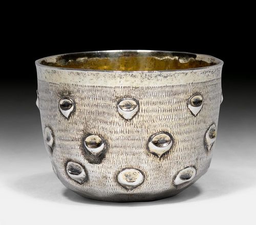 PALM CUP WITH OSTRICH SKIN WALLS,
