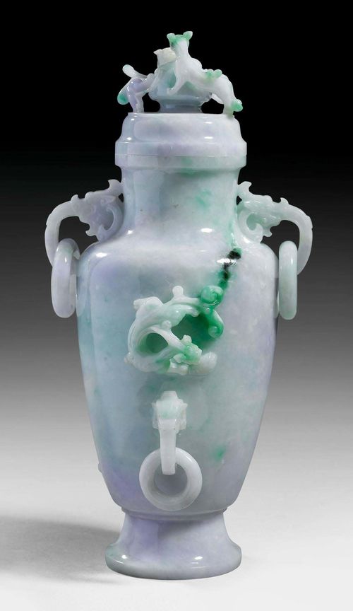 A SPLENDID JADEITE VASE AND COVER WITH CHILONG. China, 19th/20th c. height 27.6 cm.