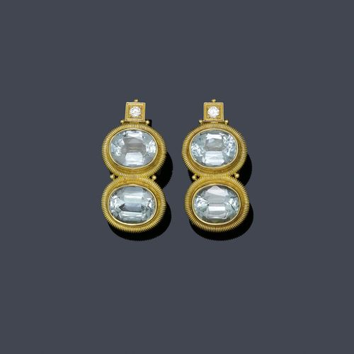 AQUAMARINE AND DIAMOND EAR CLIPS, ELISABETH GAGE. Yellow gold 750, 24g. Valois model. Decorative ear clips, each set with 2 oval aquamarines, total weight ca. 16.00 ct, in collet settings with ribbed borders. The top, each of 1 brilliant-cut diamond in a square box setting. Total weight of the diamonds ca. 0.20 ct. Signed Gage.  L ca. 3.4 cm.