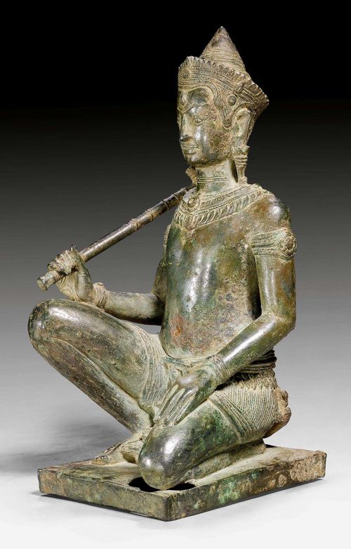 A FINE AND RARE BRONZE FIGURE OF THE CELESTIAL ARCHITECT VISHVAKARMAN. Khmer, Bayon style, 12th/13th c. Height 21.5 cm.