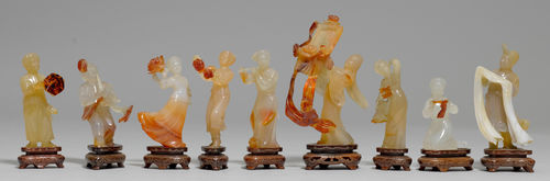 NEUN ACHATFIGUREN.