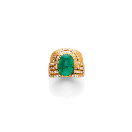 EMERALD, DIAMOND AND GOLD RING.