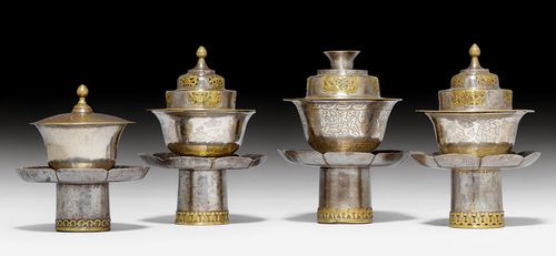 FOUR SILVER TEA CUPS WITH DAMASCENED IRON STANDS AND COVERS.