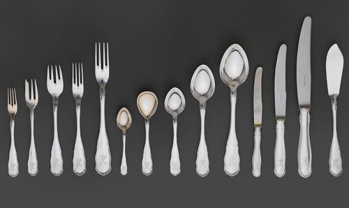 SET OF CUTLERY,