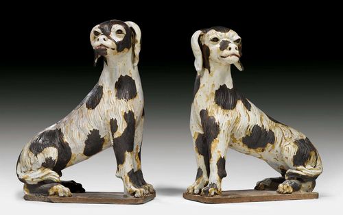 A RARE PAIR OF STONEWARE HUNTING DOGS. China, Export for Europe, 18th c. Height 45/46 cm.