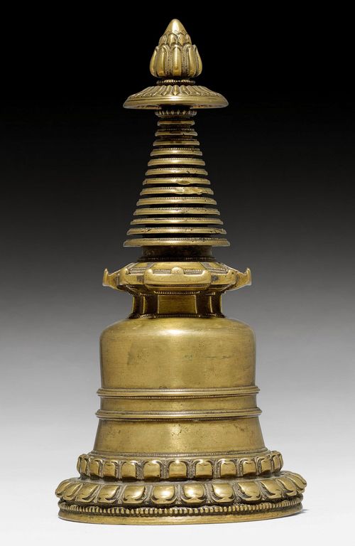 銅質佛塔。西藏，13/14世紀，高度18釐米。瑞士私人收藏。