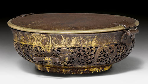 A PARTLY OPENWORK AND INCISED GOLD DAMASCENED IRON TRAVEL CASE FOR A BOWL.