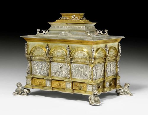 CASKET "GOTHIQUE",Renaissance style, Birmingham circa 1880. Silvered and gilt bronze with exceptionally fine engraving. The lid with raised, hinged compartment. The front with 3 arches between 4 pilasters above 3 adjacent drawers. The sides arranged similarly. The sides with various Biblical scenes. 35x25x34 cm.