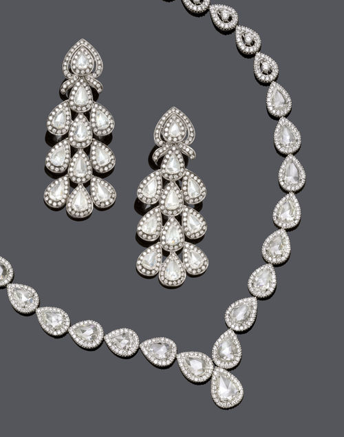 DIAMOND NECKLACE AND EARPENDANTS.