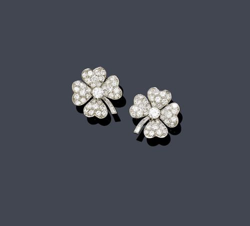 DIAMOND EAR CLIPS, ca. 1950. Platinum 850, clip white gold 540. Decorative ear clips designed as a clover leaf, each set with 1 brilliant-cut diamond, total diamond weight ca. 0.90 ct, and set throughout with 72 brilliant-cut diamonds and 6 baguette-cut diamonds weighing ca. 6.40 ct. With case.