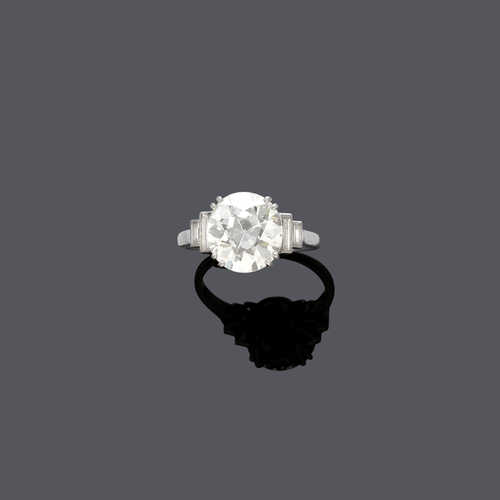 DIAMOND RING, ca. 1930.