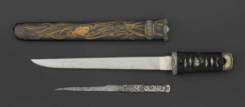 AIKUCHI WITH LACQUER SAYA, THE KOSHIRAE DECORATED WITH FISH AND WAVES.