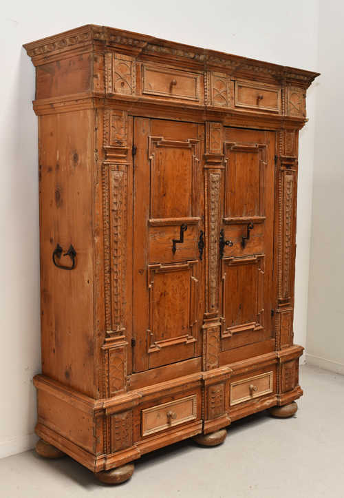 SCHRANK,
