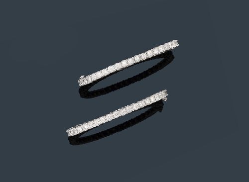 PAIR OF DIAMOND BANGLES. White gold 750. Casual-elegant bangles with hinge, each set throughout with 44 brilliant-cut diamonds weighing ca. 7.20 ct in total. Ca. 5.7 x 4.8 cm.