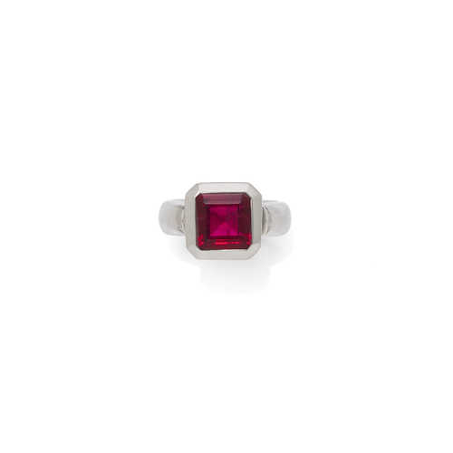 RUBELITE AND GOLD RING.