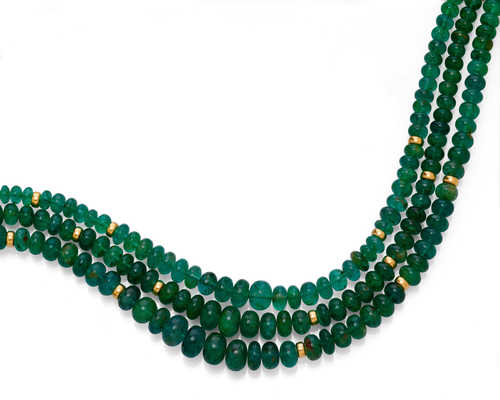 EMERALD AND GOLD NECKLACE, ca. 1980.