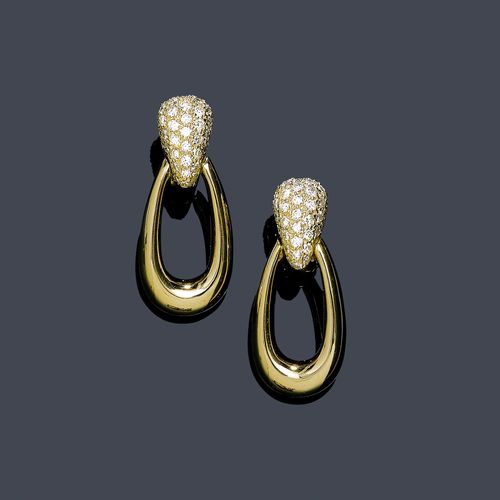 GOLD AND DIAMOND EAR PENDANTS, CARTIER. Yellow gold 750. Ear clips with studs, each set with diamonds for a total of ca. 1.50 ct. Signed Cartier, no. 602043 With a leather case.