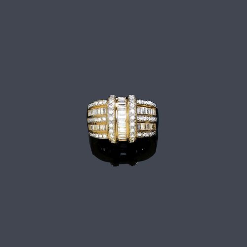 A DIAMOND RING. Pink gold 750. Set with diamonds of a total of ca. 1.60 ct. Size 54.