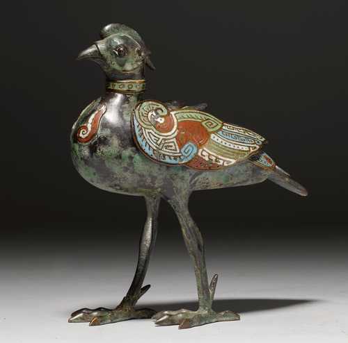 A CHAMPLEVÉ AND BRONZE SMOKE FOUNTAIN IN THE FORM OF A STRIDING BIRD. China, 19th c. H 24.5 cm.