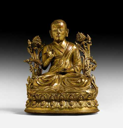 鎏金铜合金喇嘛大師像。