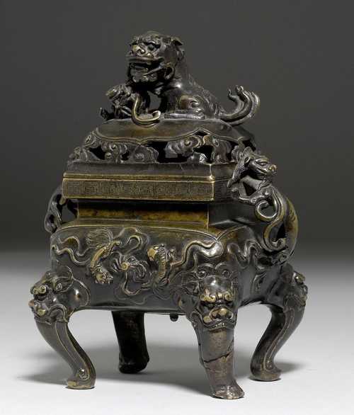 A SQUARE SHAPED BRONZE INCENSE BURNER AND COVER.
