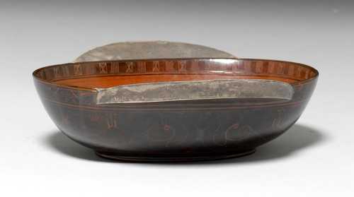 A HAN-STYLE OVAL LACQUER BOWL.