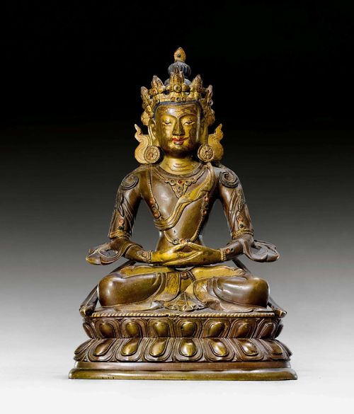 A BRONZE FIGURE OF THE SEATED AMITAYUS. Tibeto-chinese, 19th c. Height 16.7 cm. Traces of cold gilding and painting.