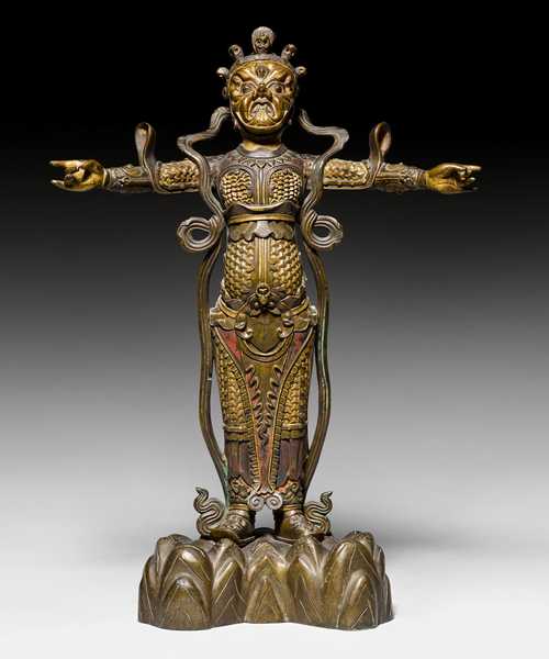 A STANDING BRONZE FIGURE OF A PROTECTIVE DEITY.