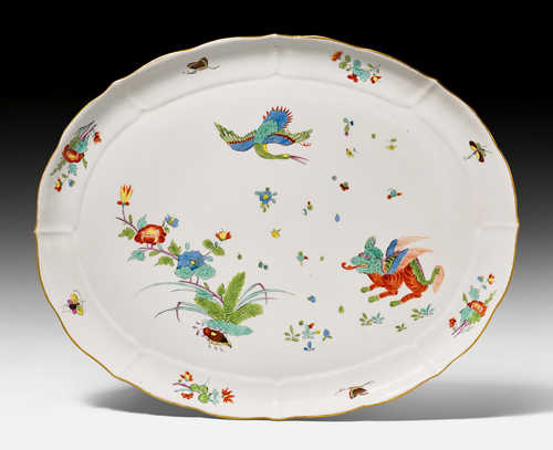 OVAL PRESENTATION PLATTER WITH "CHI'LIN" DECORATION,