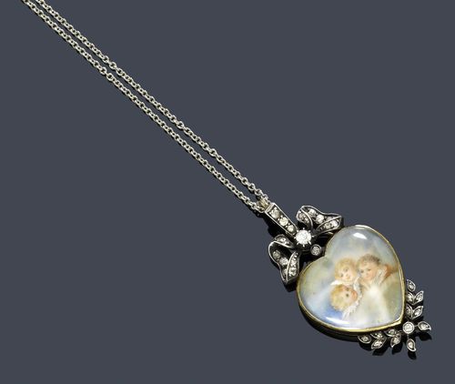 MINIATURE DIAMOND MEDALLION WITH CHAIN, ca. 1850. Silver over pink gold. Very decorative, heart-shaped, polychrome enamelled miniature with 3 small portraits of angels in a yellow gold setting.  The top with a bow motif set throughout with 19 rose-cut diamonds and at the end a laurel branch with small diamonds, the rear with a glass-covered compartment. On a fine anchor chain in white gold, L ca. 42 cm.