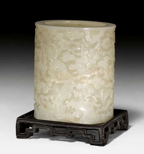 A WHITE JADE BRUSH POT.