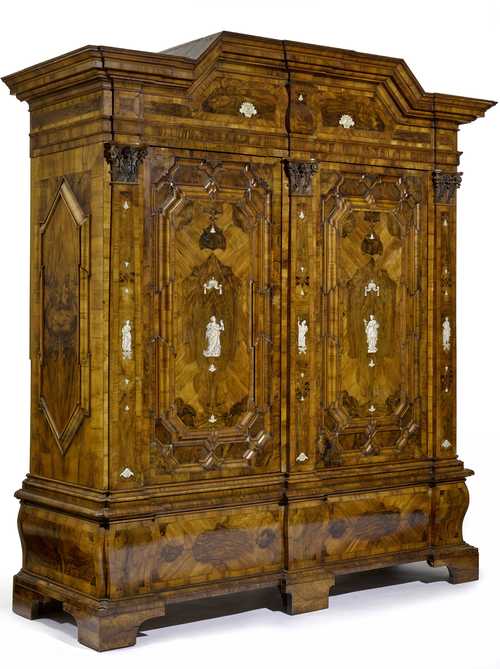 GROSSER SCHRANK,