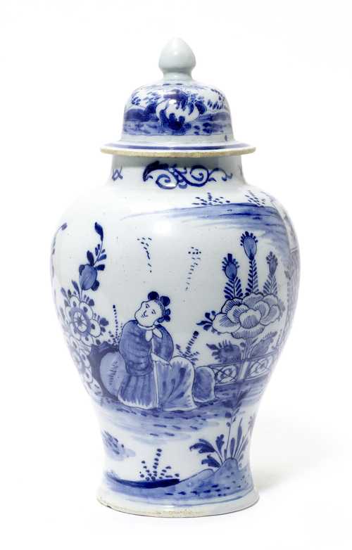 FAIENCE VASE WITH "WANLI" DECORATION